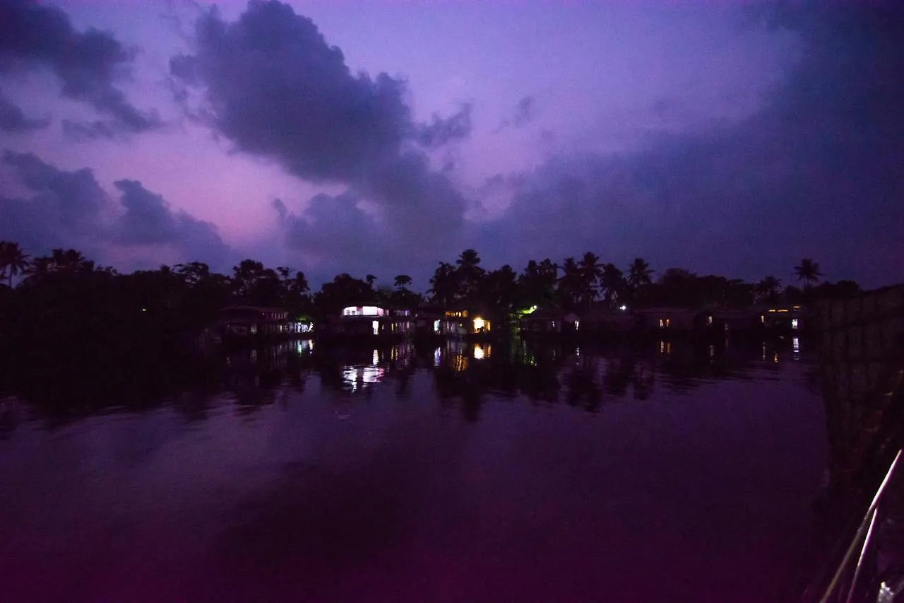 Marvel Cruise Hotel Alappuzha